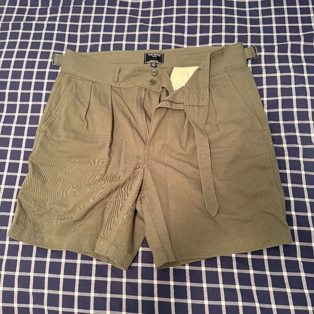 Todd Snyder 7″ Inseam Gurkha Shorts – Army Green – Men’s Size 33